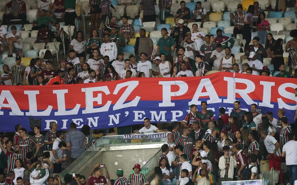 Torcida do Fluminense apoia PSG antes da final da Champions League