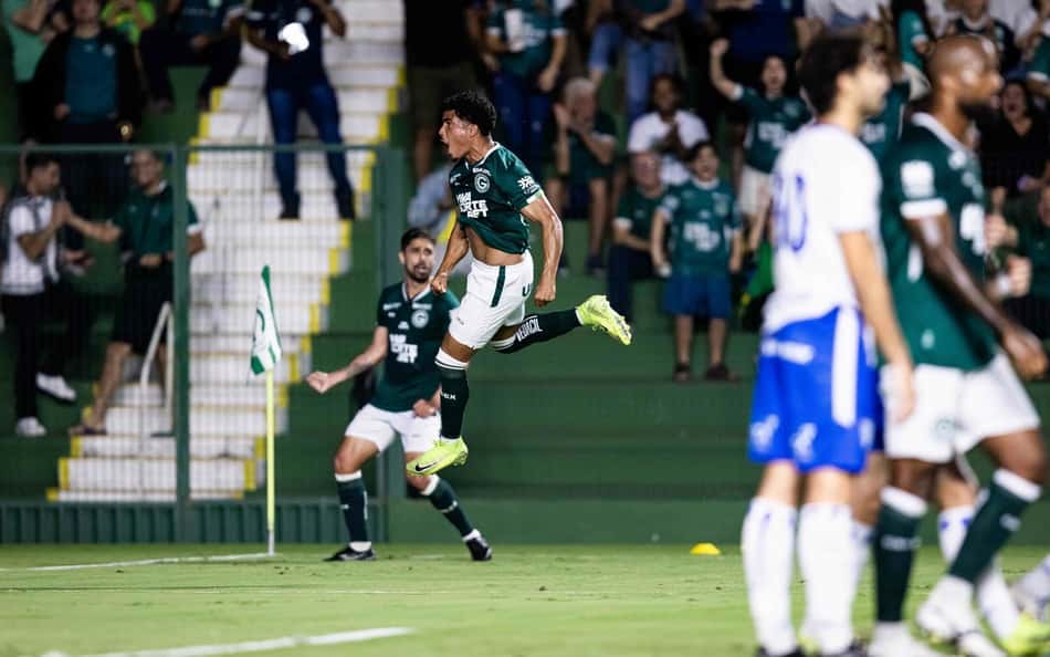 Goiás vence o Avaí e assume liderança da Série B