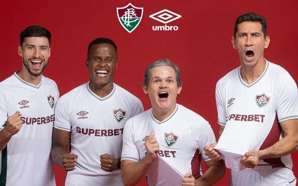 Fluminense apresenta nova camisa branca para temporada 2025