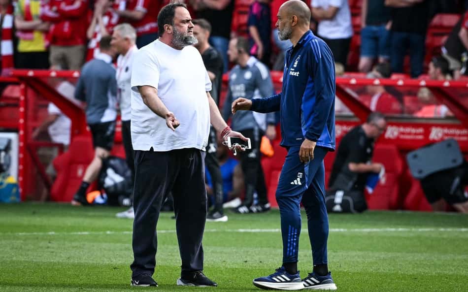 Interessado em comprar o Vasco, bilionário vai a campo discutir com treinador