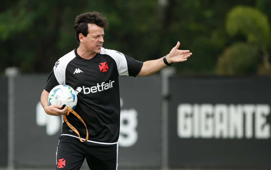 Escalação do Vasco: Diniz deve manter equipe da estreia contra o Lanús