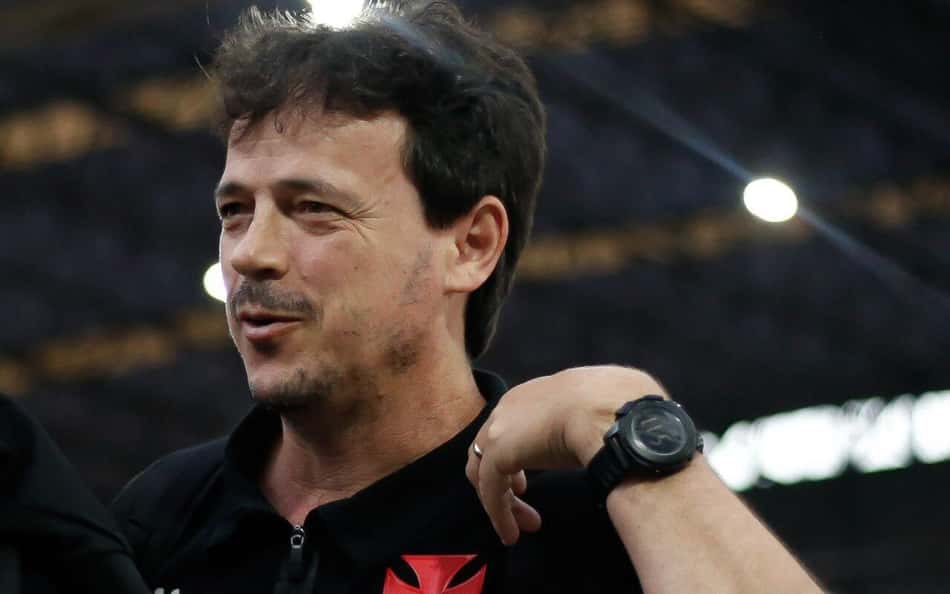 Sem Coutinho, Diniz terá 'dor de cabeça' para escalar o Vasco no clássico; veja as possibilidades