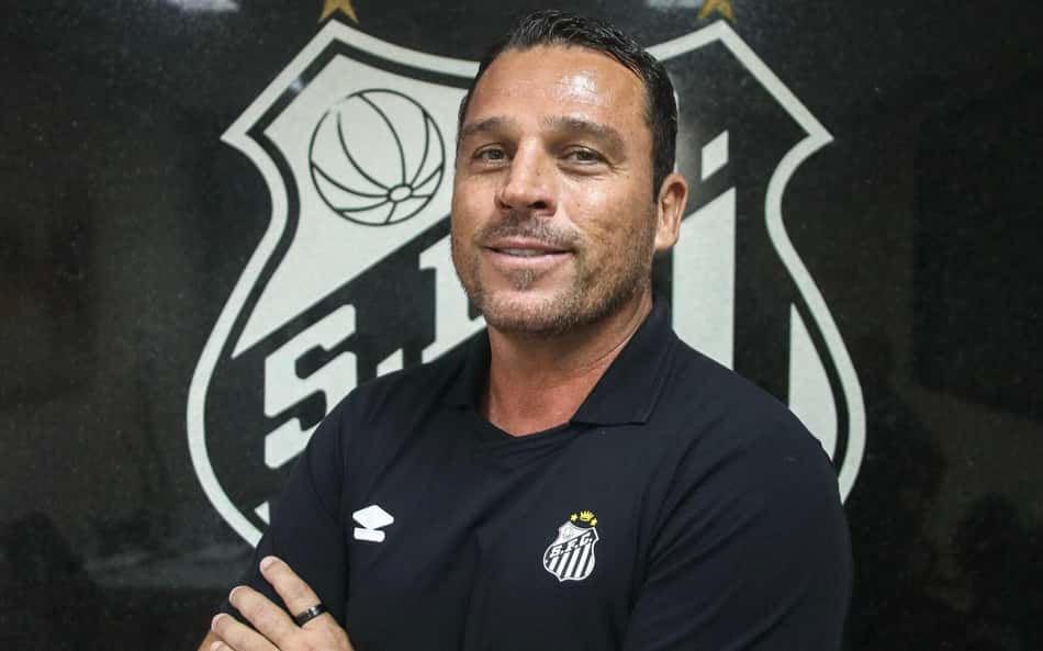 Novo técnico do sub-20, Copertino comemora acerto com o Santos: 'Motivado'