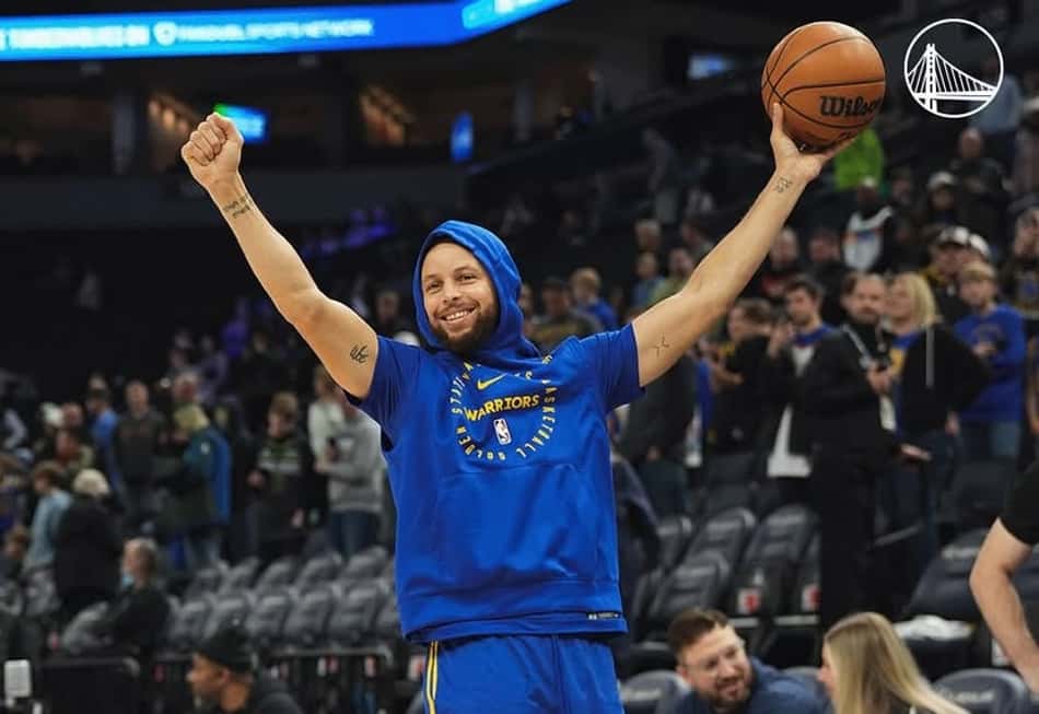 NBA entrega placa e confirma novo recorde mundial de Stephen Curry