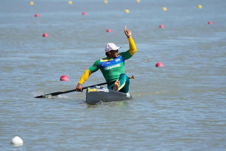 Isaquias Queiroz conquista ouro em Copa do Mundo de Canoagem na Hungria