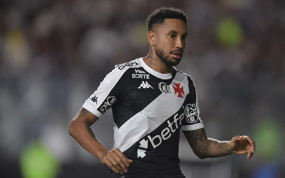 Com respaldo de Diniz, Jair quer permanecer no Vasco