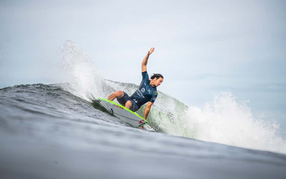 Sul-africano Jordy Smith ultrapassa Italo Ferreira e lidera ranking da WSL