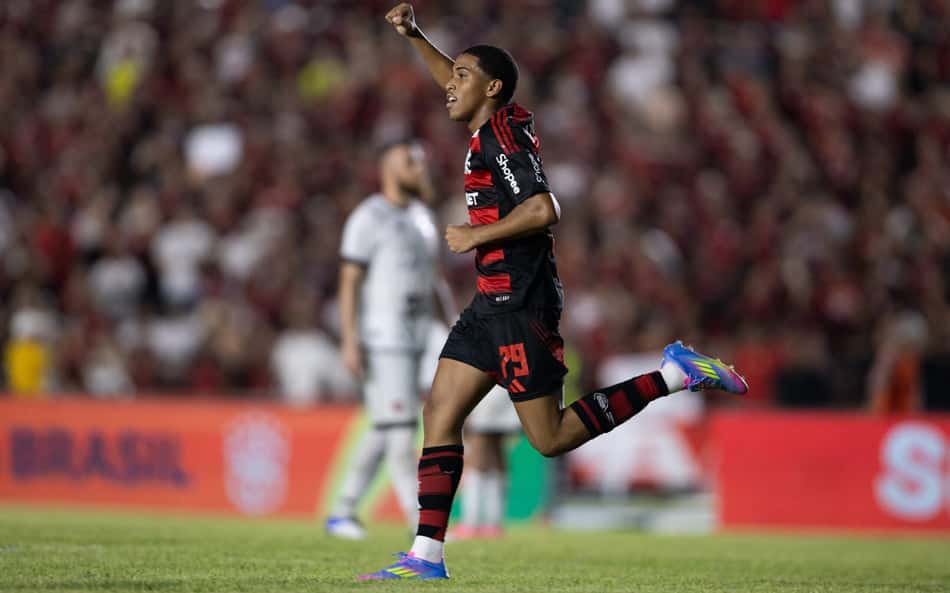 Pai de Joshua comemora estreia e gol do filho pelo Flamengo: 'Passou um filme'