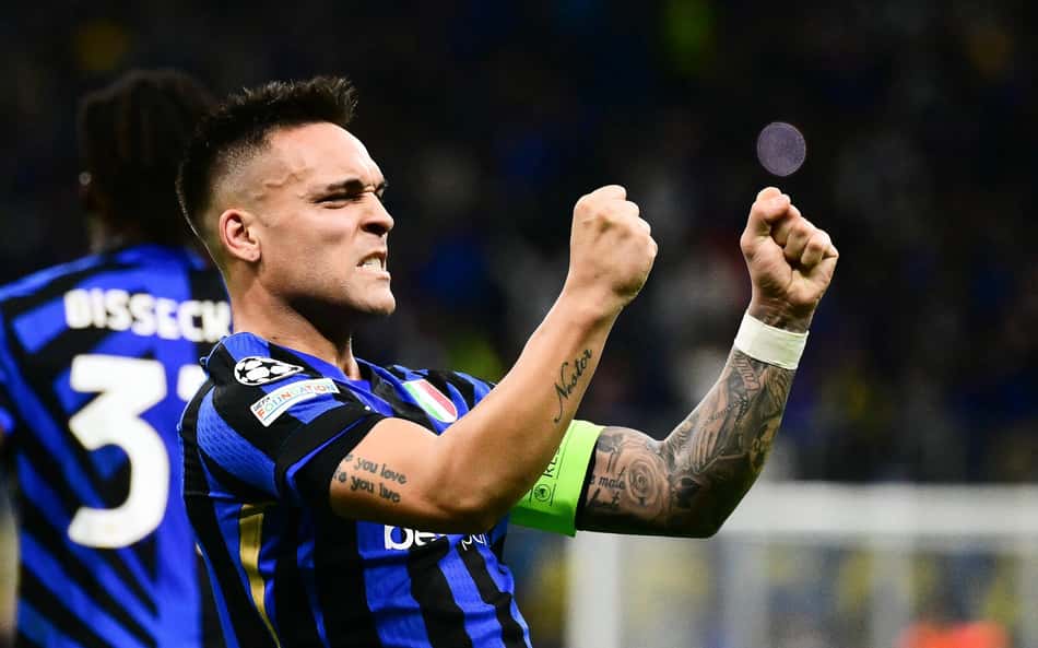 Lautaro comemora gol pela Inter de Milão contra o Barcelona