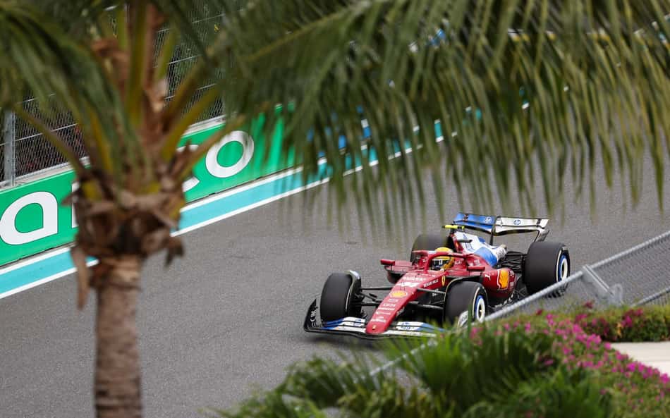 Hamilton provoca Ferrari após GP de Miami: 'Bottas teria cedido a posição'