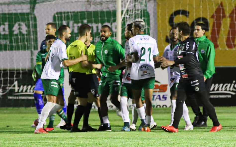 Jogo da Segundona do Mineiro tem gol anulado sem VAR e com 43 minutos de paralisação
