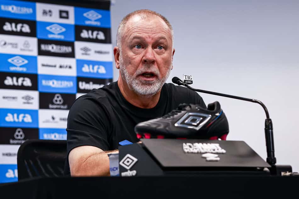 Mano Menezes, técnico do Grêmio, em entrevista coletiva. (Foto: Maxi Franzoi/AGIF)