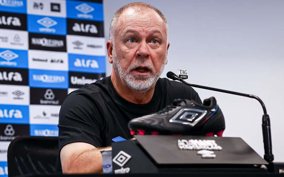 Mano Menezes, técnico do Grêmio, em entrevista coletiva. (Foto: Maxi Franzoi/AGIF)
