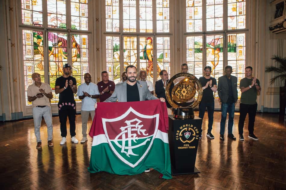 Taça do Mundial de Clubes na sede do Fluminense