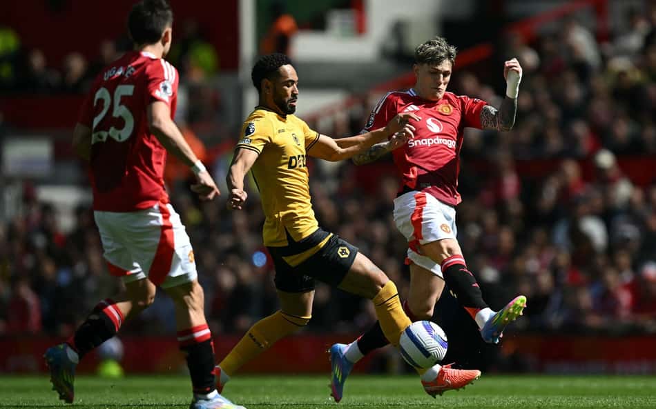 Matheus Cunha em ação contra o Manchester United, pela Premier League
