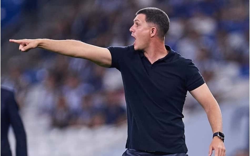 Athletico-PR anuncia demissão de Maurício Barbieri