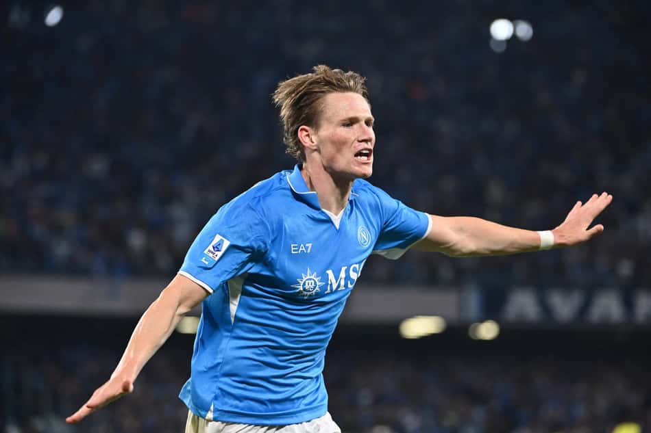 McTominay celebra primeiro gol marcado sobre o Cagliari, pelo Campeonato Italiano