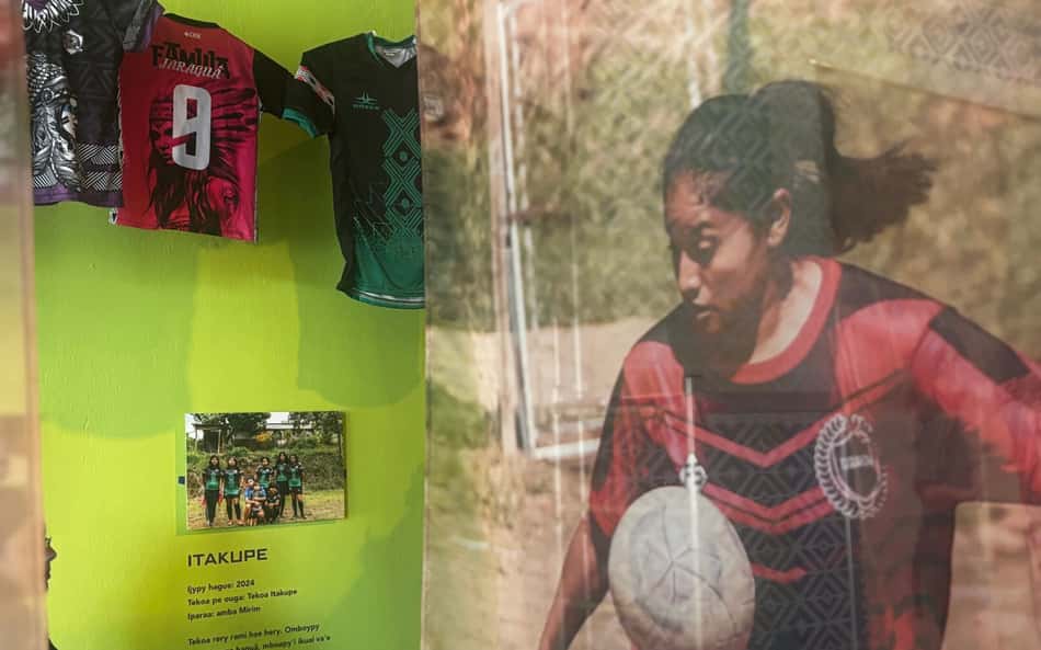 Futebol praticado por mulheres indígenas é destaque no Museu do Futebol