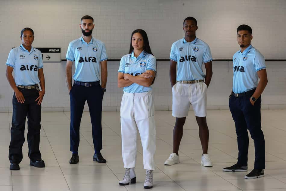 Cinco atletas do Grêmio participaram de ensaio fotográfico para divulgar o novo uniforme. (Foto: Lucas Uebel/Grêmio FBPA)