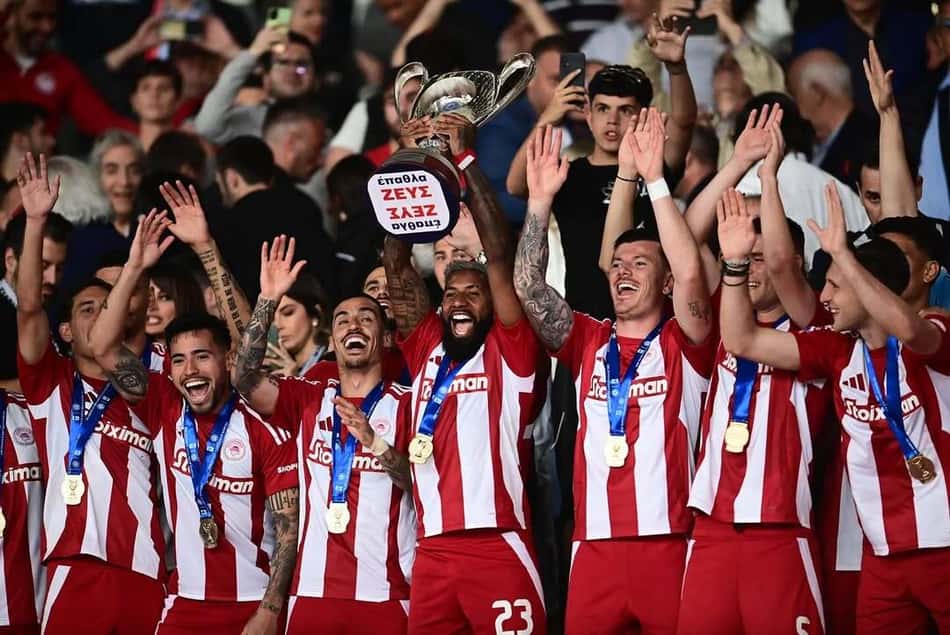 Olympiacos, de Rodinei, é campeão da Copa da Grécia 2025 (Foto: Instagram/@olympiacosfc)
