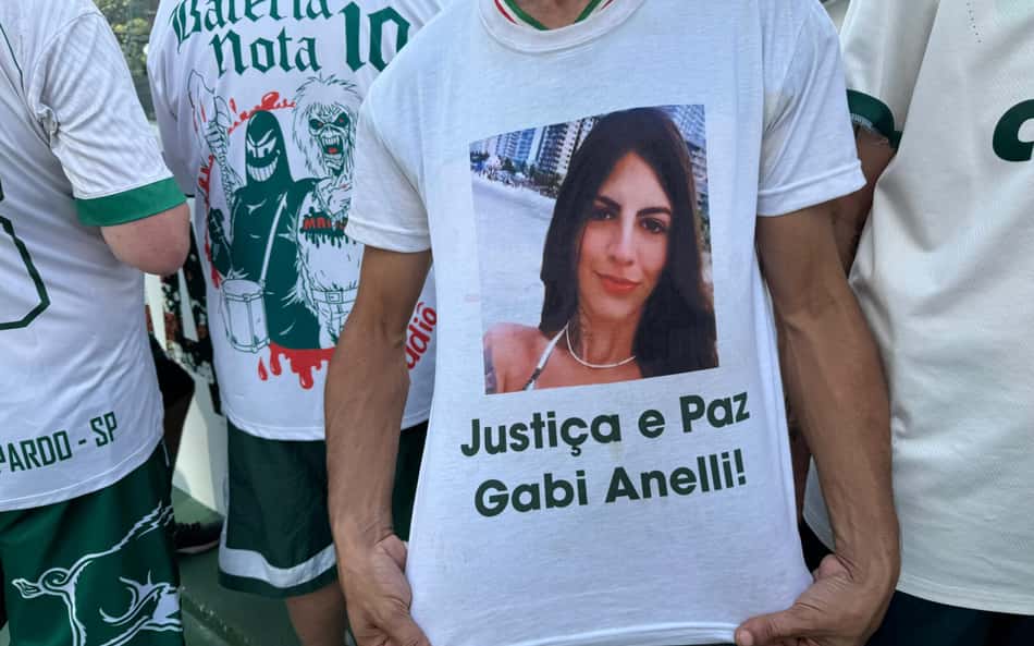 Morta nos arredores do Allianz, Gabriela Anelli é homenageada por torcedores do Palmeiras contra o Flamengo