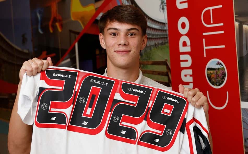 Lateral Igor Felisberto comemora renovação com o São Paulo: 'Meus sonhos estão aqui'