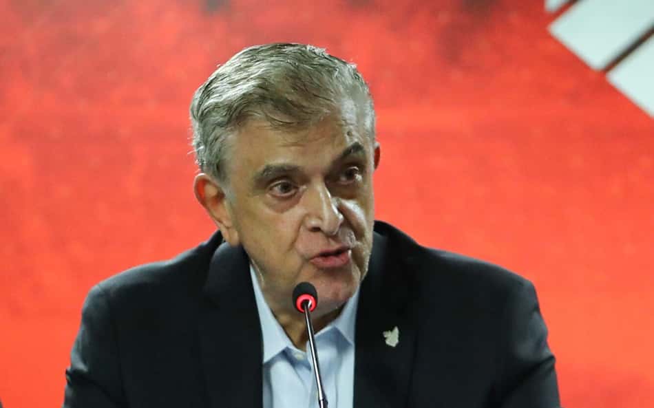 Petraglia dá bronca no elenco do Athletico e faz promessas à torcida organizada