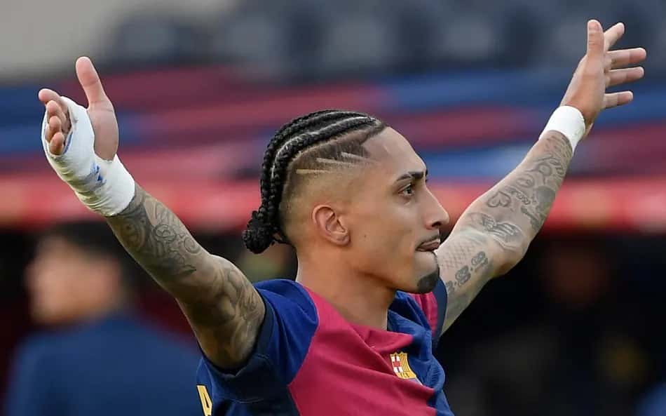 Raphinha comemora vitória do Barcelona sobre o Celta de Vigo, pela La Liga (Foto: Josep Lago/AFP)