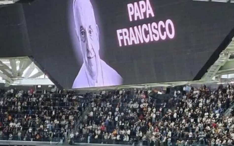 Real Madrid faz homenagem ao Papa Francisco antes de jogo de La Liga