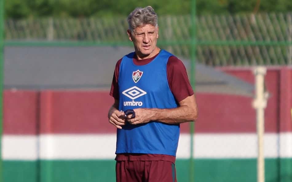 Com desfalques no meio de campo, Renato Gaúcho pode recorrer a Xerém por opções