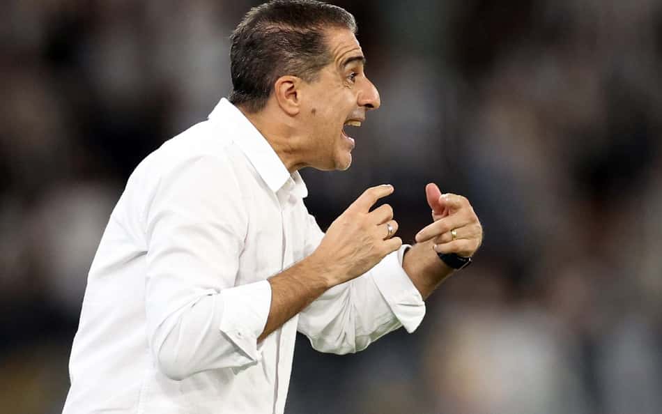 Paiva exalta 'melhor primeiro tempo' com o Botafogo, mas reconhece queda