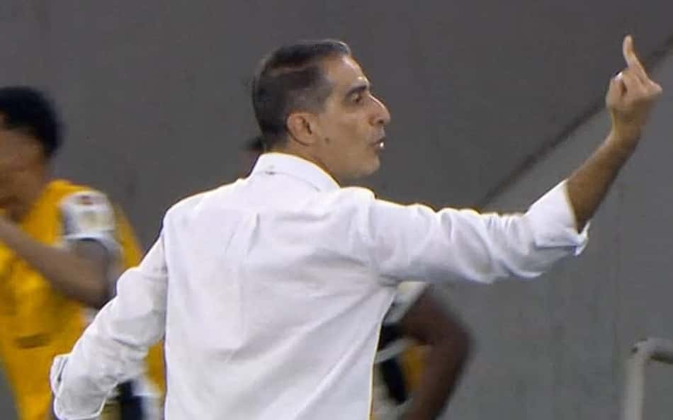 Renato Paiva explica dedo do meio após gol do Botafogo