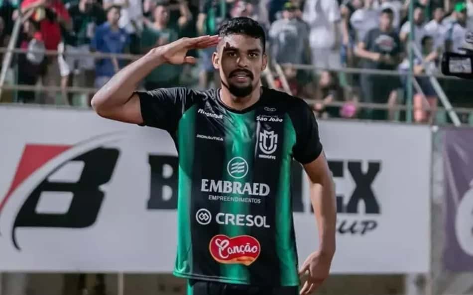 Árbitro relata na súmula que jogador pediu por cartão amarelo na Série C; clube nega