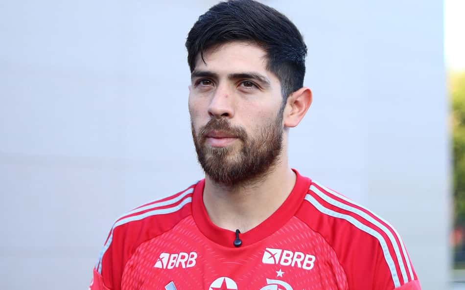Rossi comenta sobre renovação e atinge marca pelo Flamengo; clube abre conversas