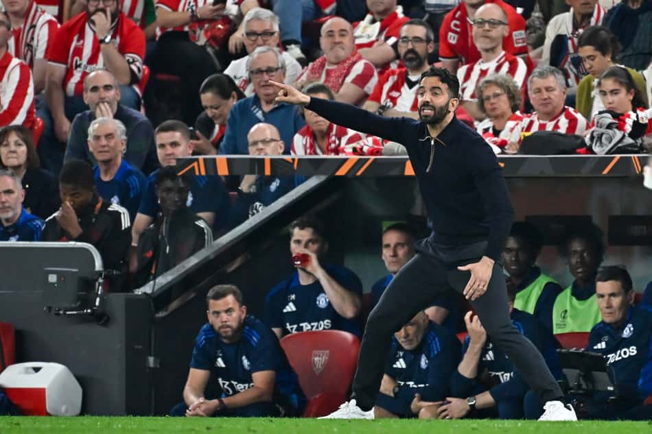 Rúben Amorim orienta jogadores do Manchester United contra o Athletic Bilbao, pela Europa League