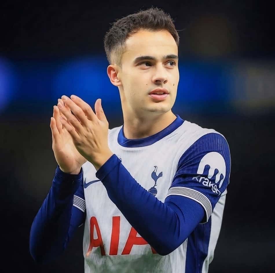 Sergio Reguilón em partida com a camisa dos Spurs (Foto: Reprodução/ Redes Sociais)