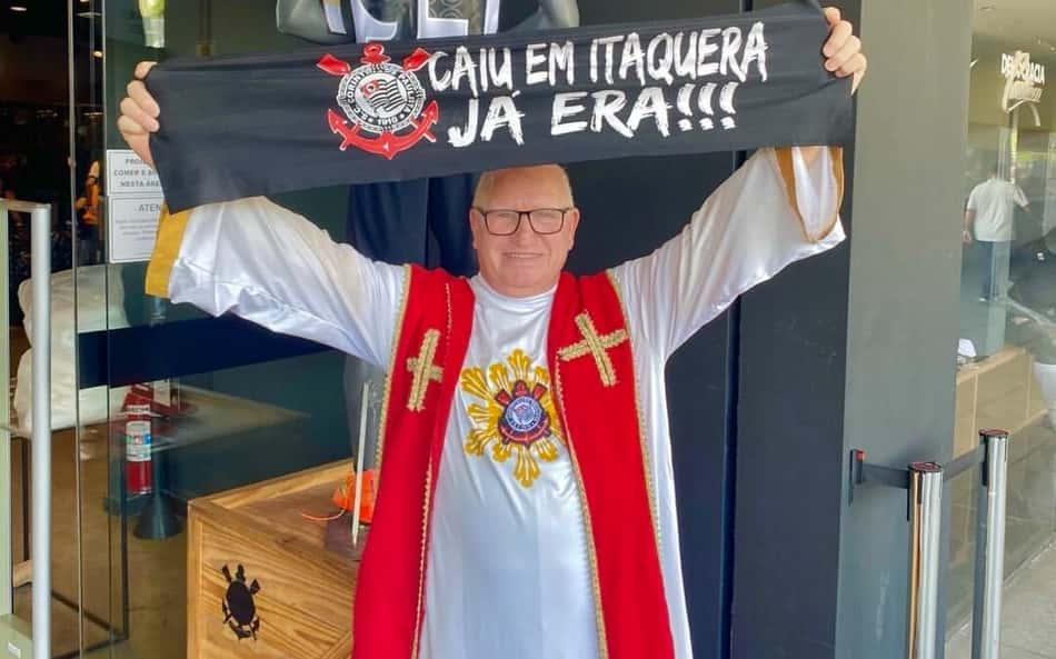 Figuras da torcida: Moacir, o vendedor que virou 'padre' pelo Corinthians