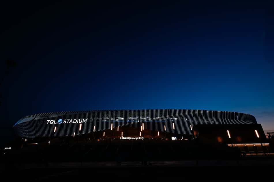Vista noturna do TQL Stadium, em Cincinnati