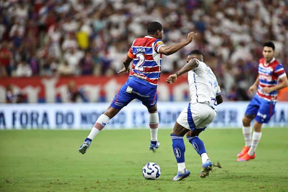 Tinga em Fortaleza x Cruzeiro, no Castelão (foto: Baggio Rodrigues/AGIF)