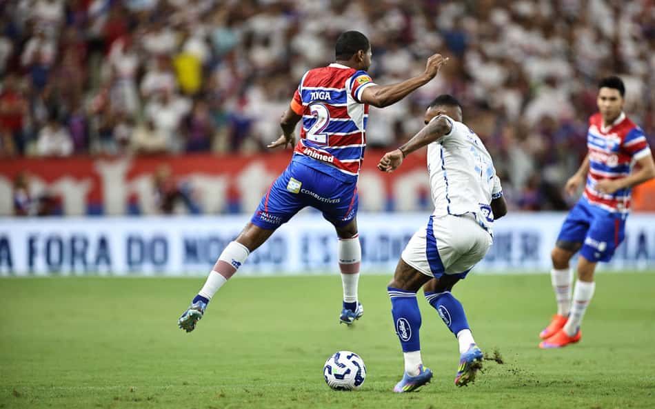 Tinga em Fortaleza x Cruzeiro, no Castelão (foto: Baggio Rodrigues/AGIF)