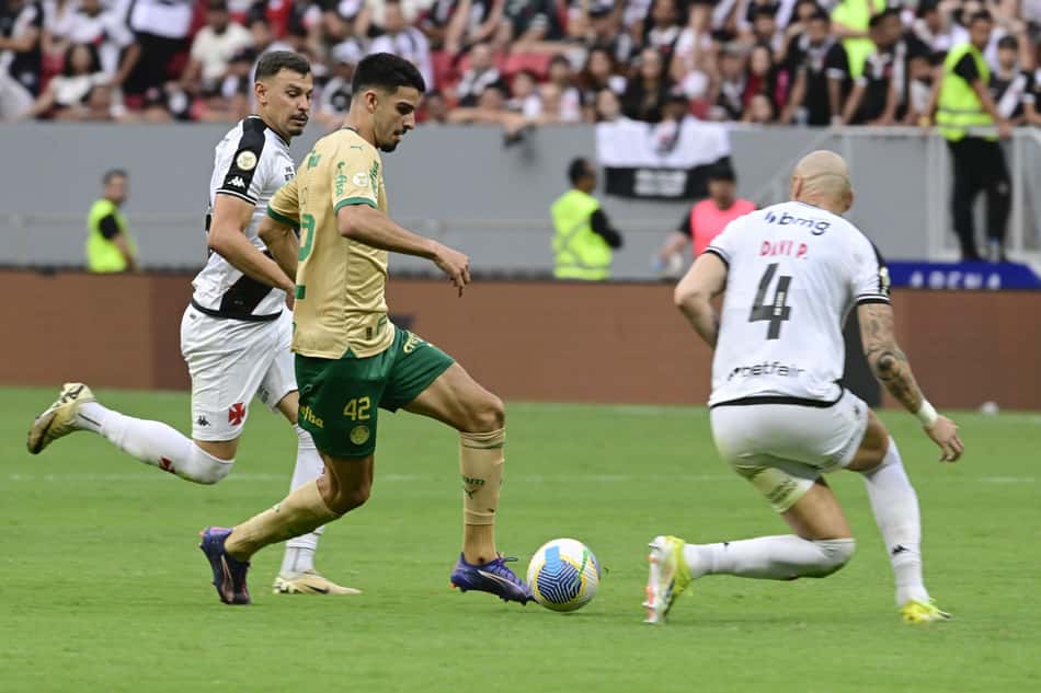 Vasco e Palmeiras se enfrentam pelo Brasileirão