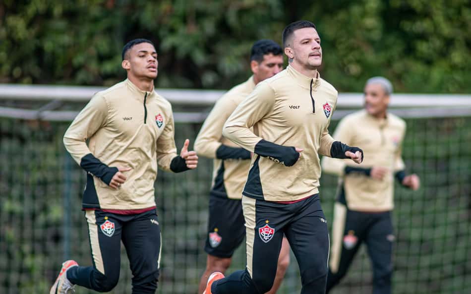 Com volta de Kayzer, veja provável time do Vitória contra o Corinthians