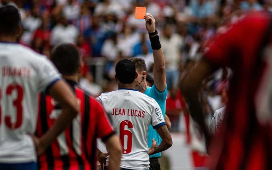 Jean Lucas se desculpa aos torcedores do Bahia após expulsão: 'Lição aprendida'
