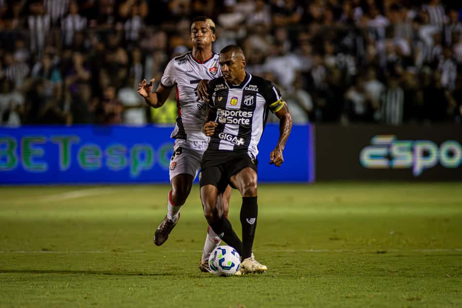 Carlinhos em ação contra o Ceará Foto: Victor Ferreira / EC Vitória