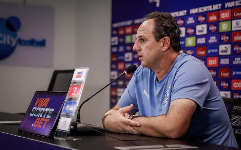 Rogério Ceni em coletiva de imprensa Foto: Rafael Rodrigues/ EC Bahia