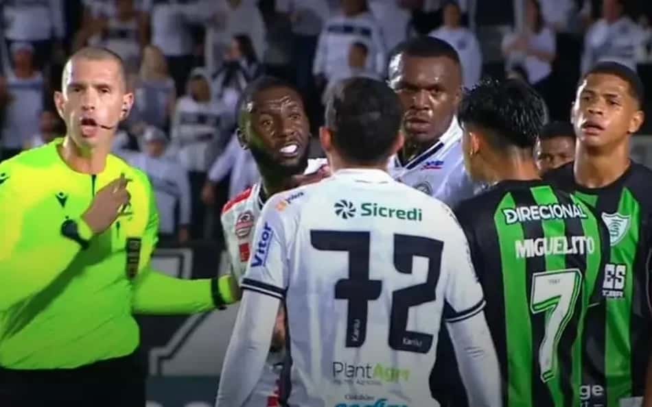 Atleta do América-MG é preso por racismo em jogo da Série B