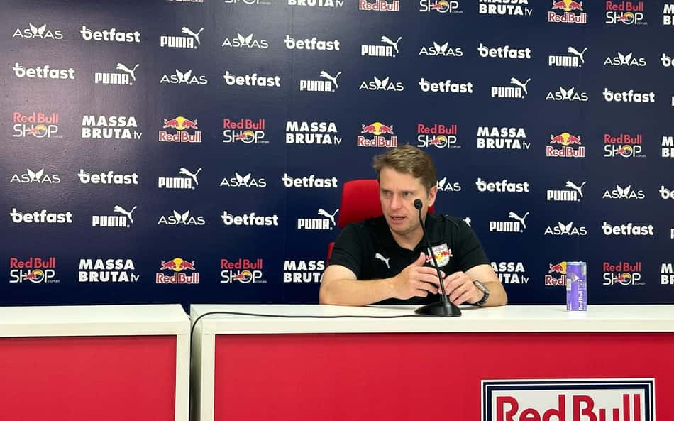 Fernando Seabra elogia postura do Bragantino: 'O sucesso depende do resultado coletivo'
