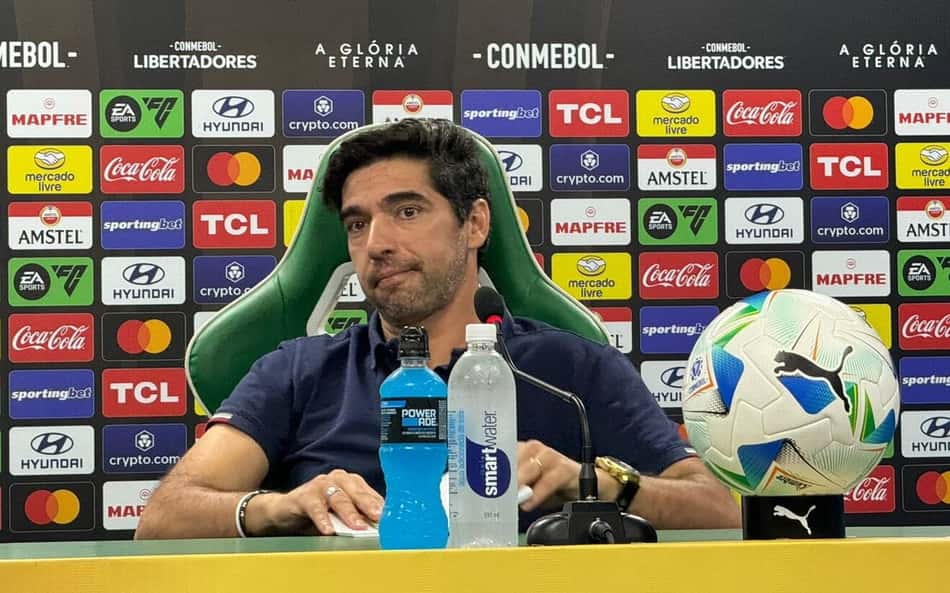 Abel rebate críticas ao futebol do Palmeiras: 'Somos tão favoritos quanto antes'