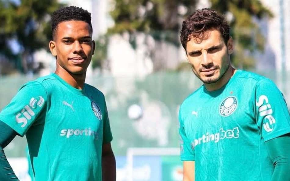 Estêvão ao lado de Raphael Veiga (Foto: Reprodução)
