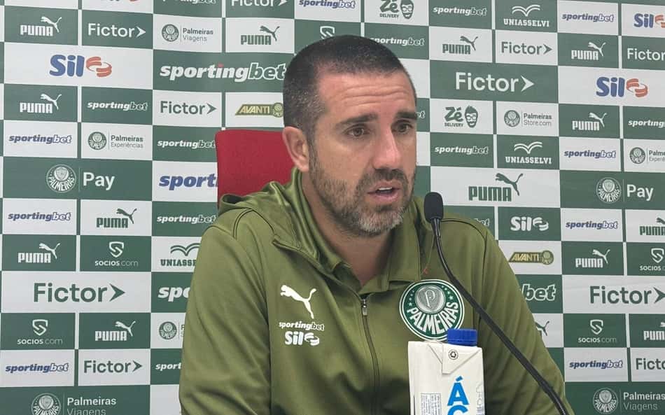 Auxiliar de Abel explica escolha por jovens e comemora resiliência do Palmeiras